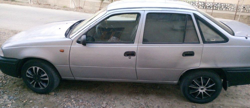 Neksiya 1 avtomobili sotiladi holati yaxshi metan gazi bor