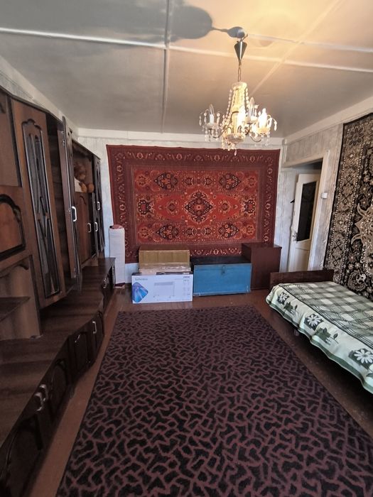 2 х ком квартиру  площадь 44 м². В деревянном доме Спутник 9. Огород