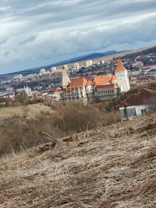Vand teren intravilan 600 m2 in Hunedoara langa Castelul Corvinilor