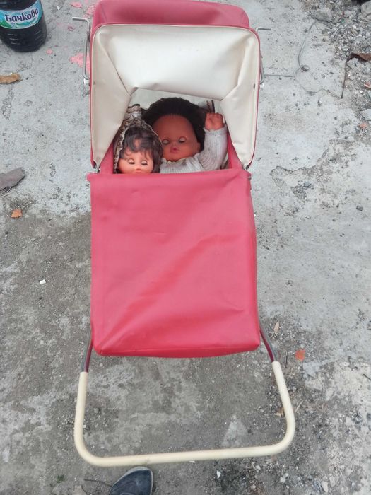 Детска количка с кукли