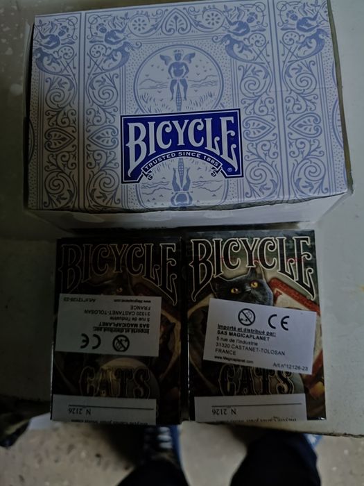 Vînd cărți de joc bicycle
