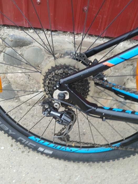 Vând bicicleta Scott în stare bună are roți de 27.5  are frâne pe ulei