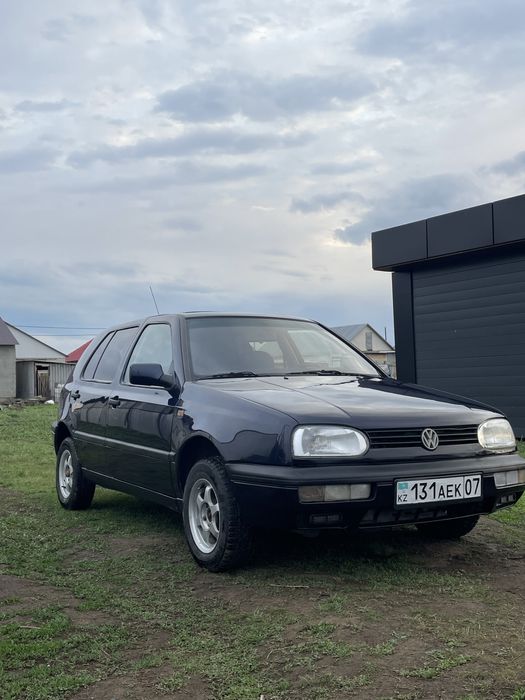 Гольф 3 обем 1,8 год 1992
