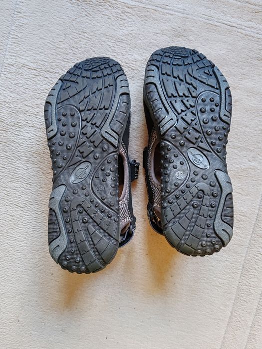 Сандали 38 номер, унисекс. Нови.