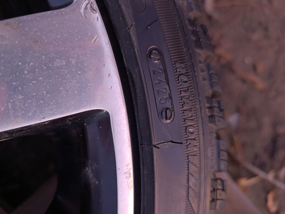 Vând jante R18 + anvelope