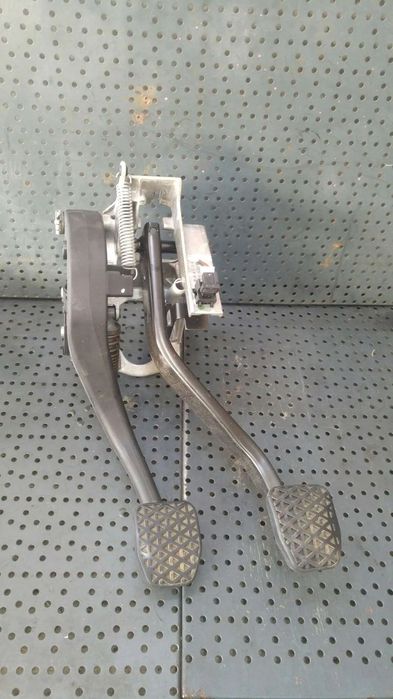 Ansamblu pedalier bmw seria 1 e81 e87 42322403 35316761310 3500228372503