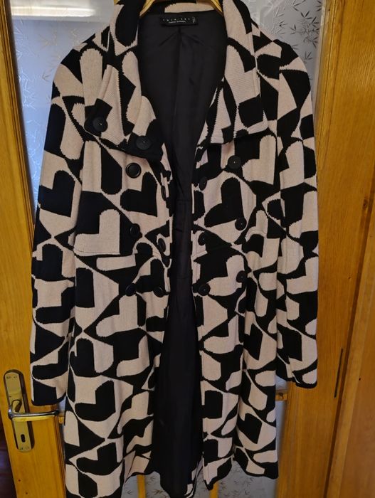 Vând palton twinset