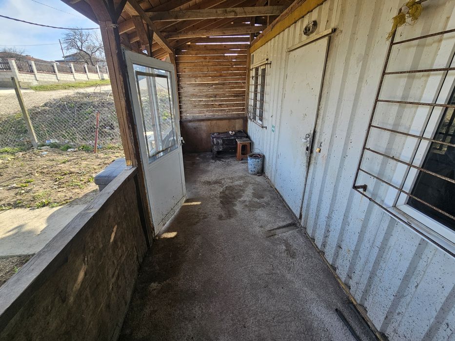 Продавам форгон със покрив 3500