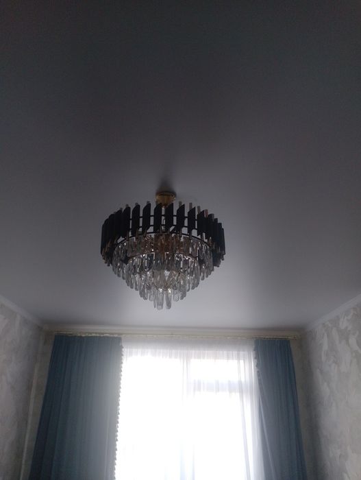 Люстра новая повешали месяц назад