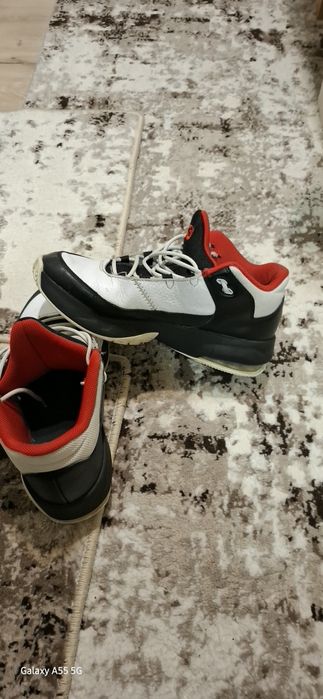 Adidași jordan uisex nr 41 interior 26 cm