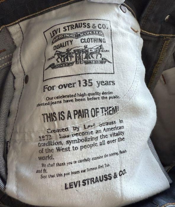 Blugi Levis albastru inchis