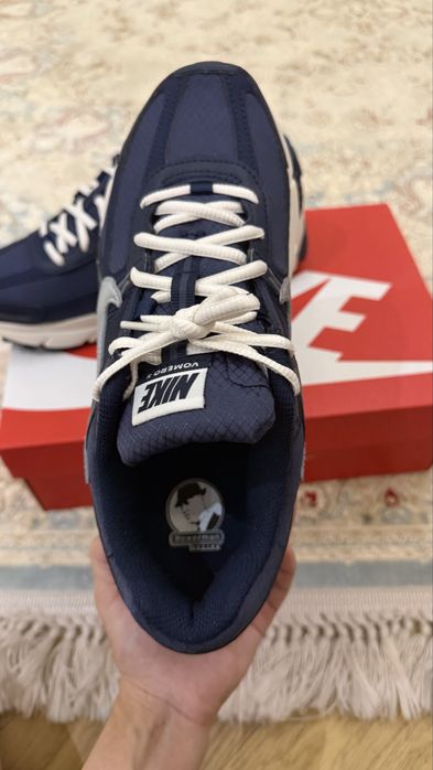 Кроссовки Nike vomero 5