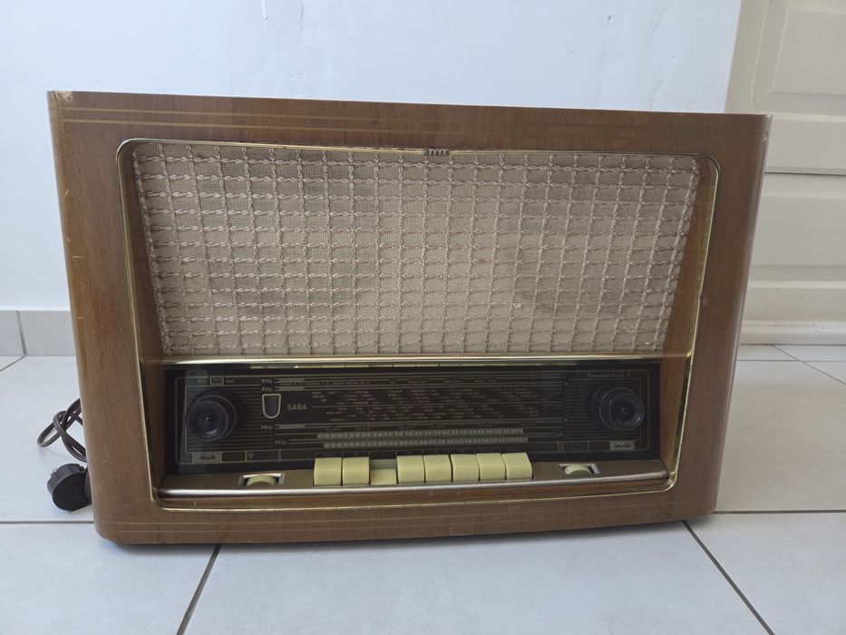 Radio pe lampi Saba functional