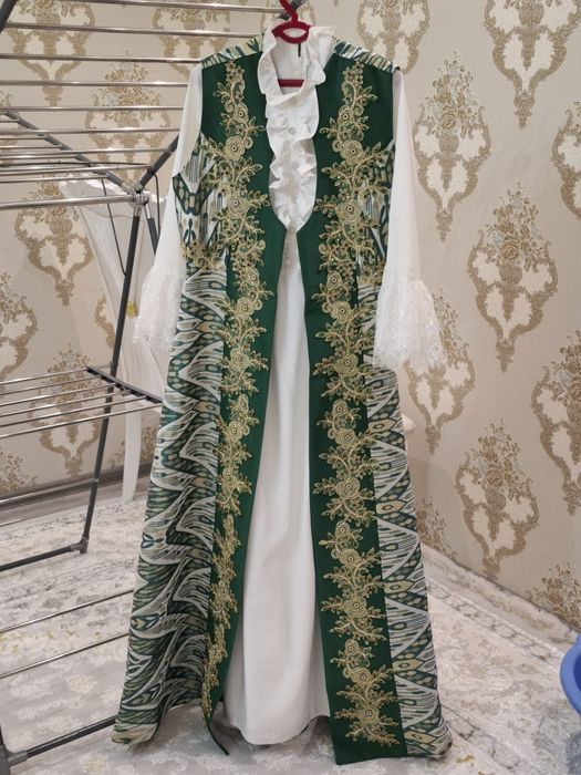 Kelinlar uchun sarpaga ansambl kŏylak va abadok komplekt.