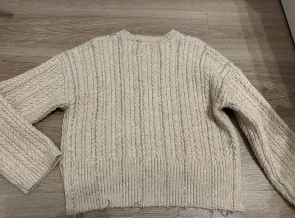 Pulover cu pietricele stralucitoare Zara