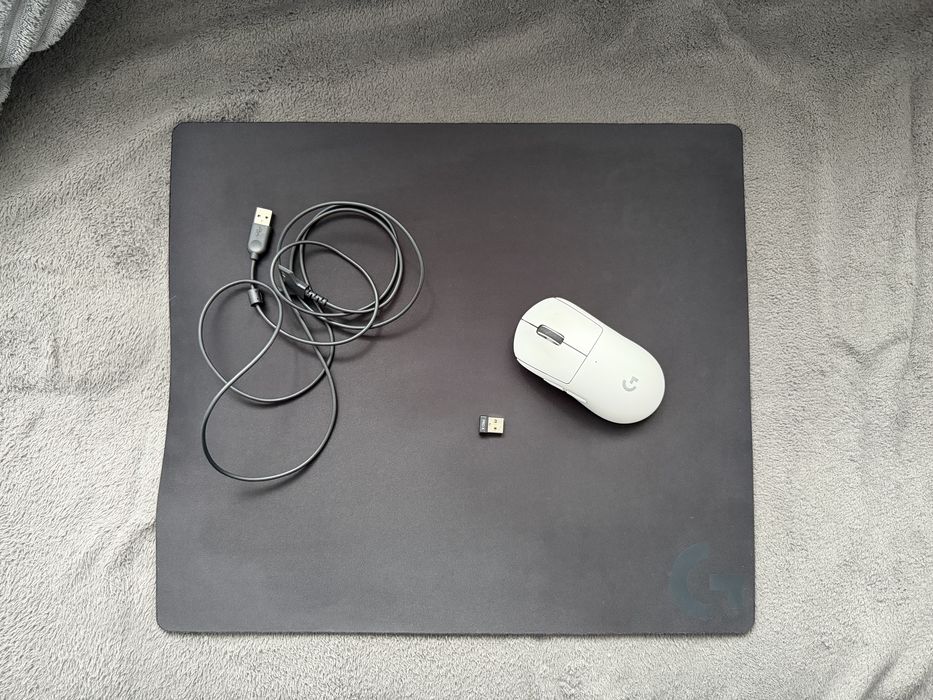 Mouse Gaming Logitech G Pro X Superlight 1 si mousepad logitech g640