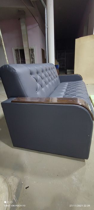 Divan ot Black Oficce