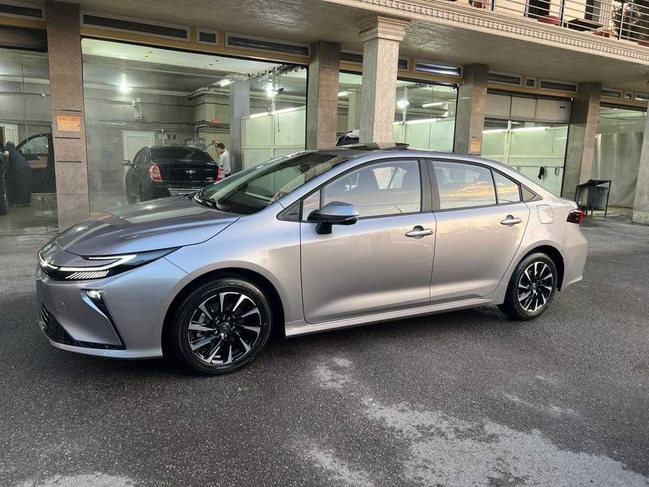 Шикарная toyota corolla гибрид 2026