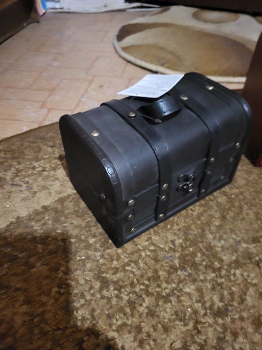 Vand doua cutii de bijuterii rustice noi