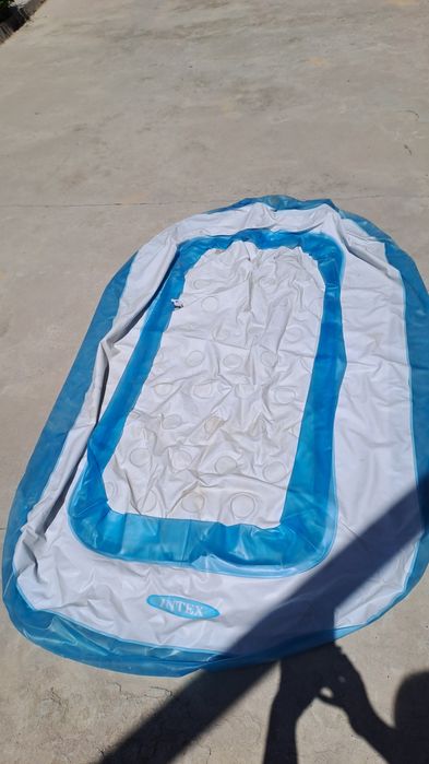 Бассейн большой и моторчик.