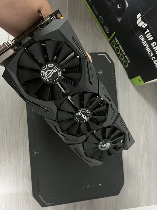 Placa video GTX 1070 Ti Asus Strix