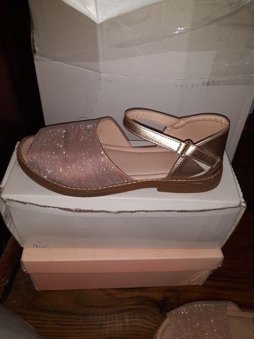 Vând fuste de blugi/ rochii/ sandale/role