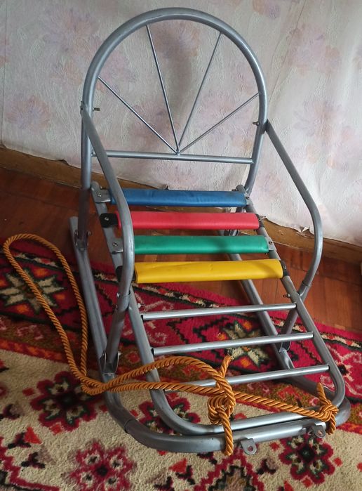 Детские санки для зимних катаний