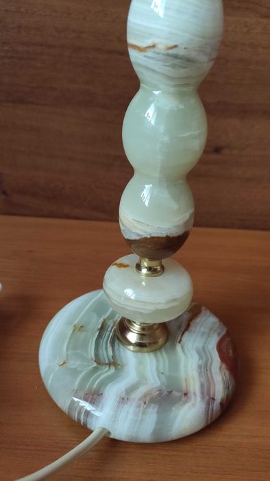 Масивна настолна лампа от естествен оникс и месинг