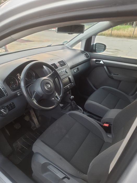 Vând Volkswagen Touran 7 locuri ,1.6 diesel, ,unic proprietar in România din 2022.