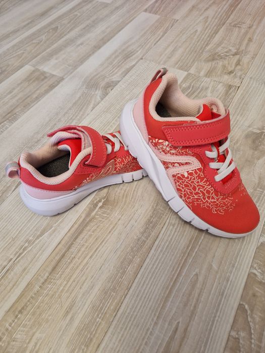 Adidasi fetite Decathlon