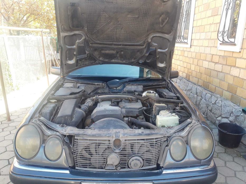 Мерседес Е 210 .