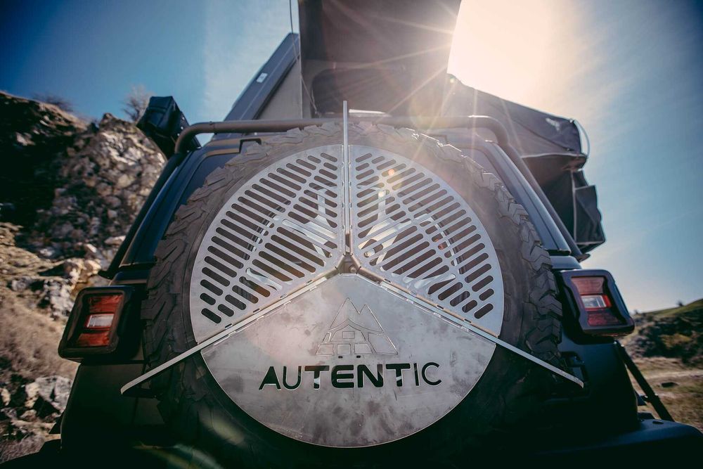 Gratar BBQ montare pe roata de rezerva AUTENTIC OVERLANDING GEAR