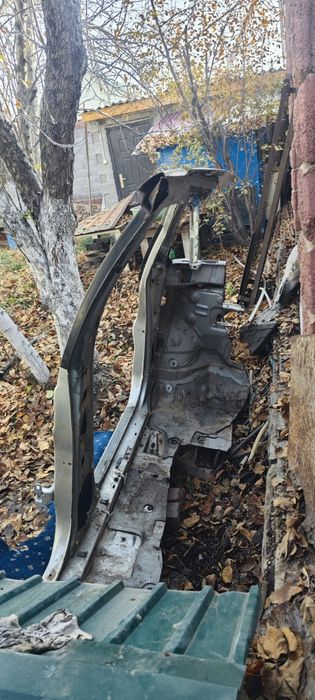 Передний левый лонжерон RX300