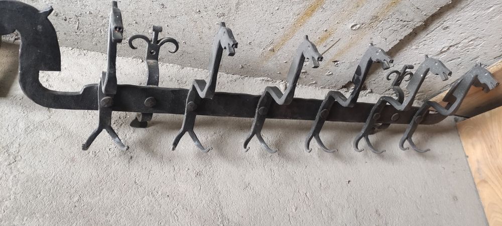 Закачалка, огледало и лавица от ковано желязо