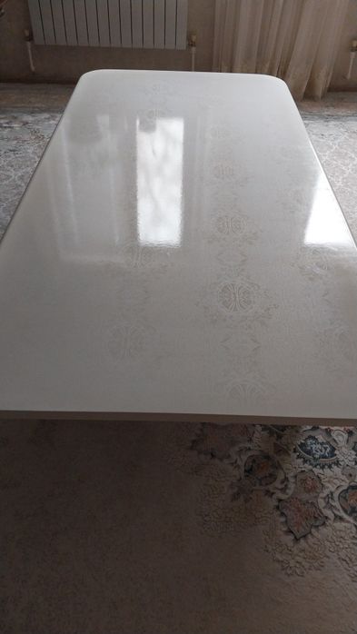 Стол гостинной  две штук