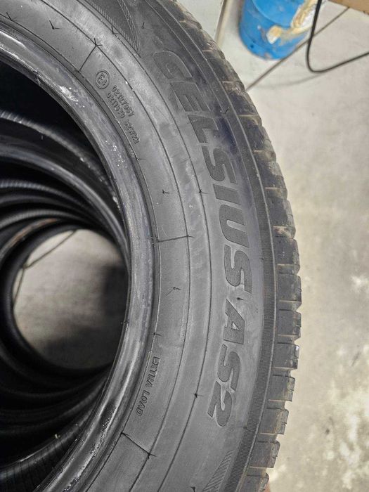 Зимни гуми Toyo Celsius AS2 215/65/R16 4 броя - почти нови.