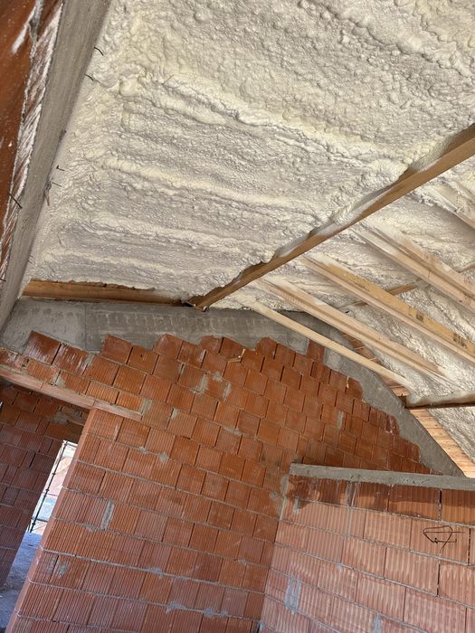 Izolatii cu spuma poliuretanica si hidroizolatii