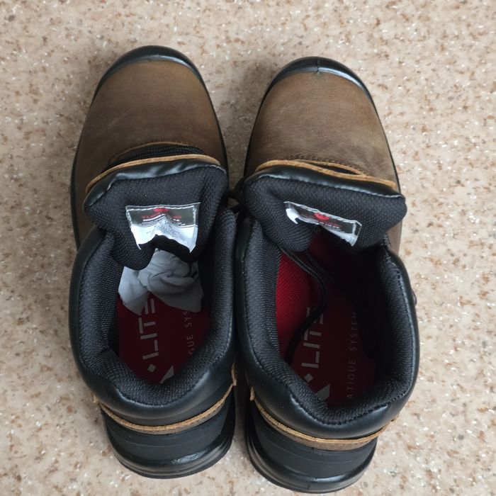 Продам спец. ботинки