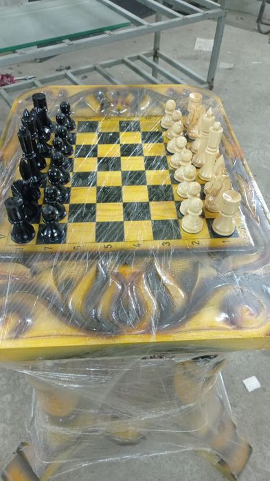 Шахматный стол + 2 стула