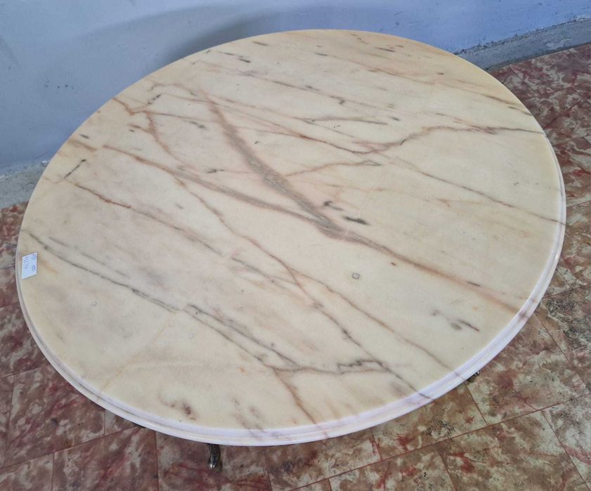 Кръгла холна маса с мраморен плот
