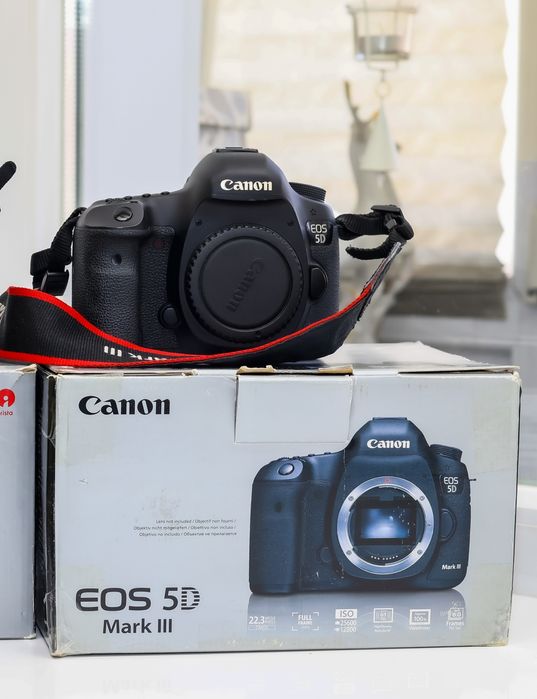 Продам фотоаппарат Canon 5D Mark lll