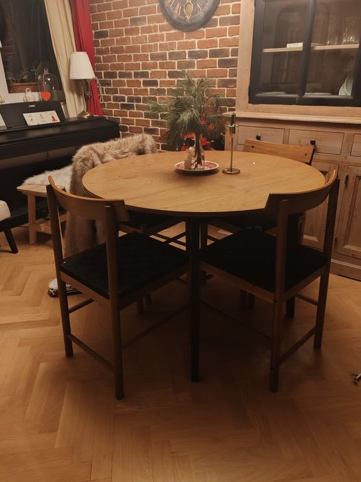 Masa rotunda si scaune ikea