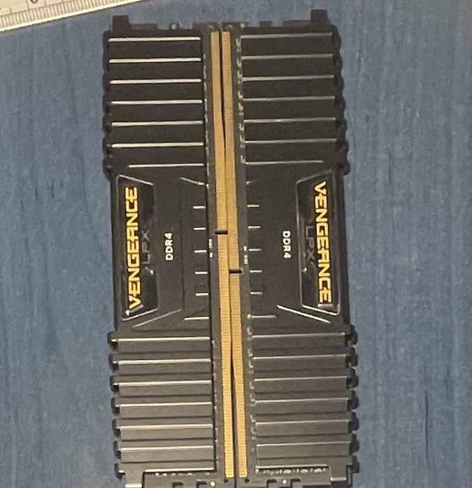 Corsair Vengeance LPX 2x8