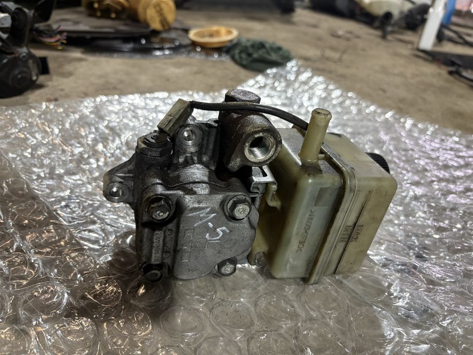 Mazda 5 2.0d 2007 година Хидравлична Помпа