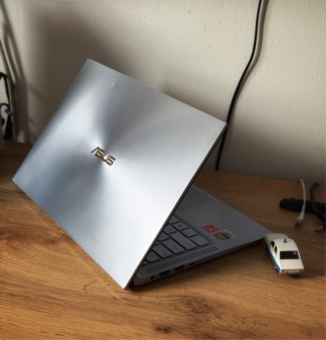 Laptop Office Asus ZenBook 14 / Ryzen 5 3500 / 8GB Ram