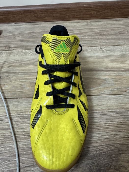 Футбольная обувь бутцы