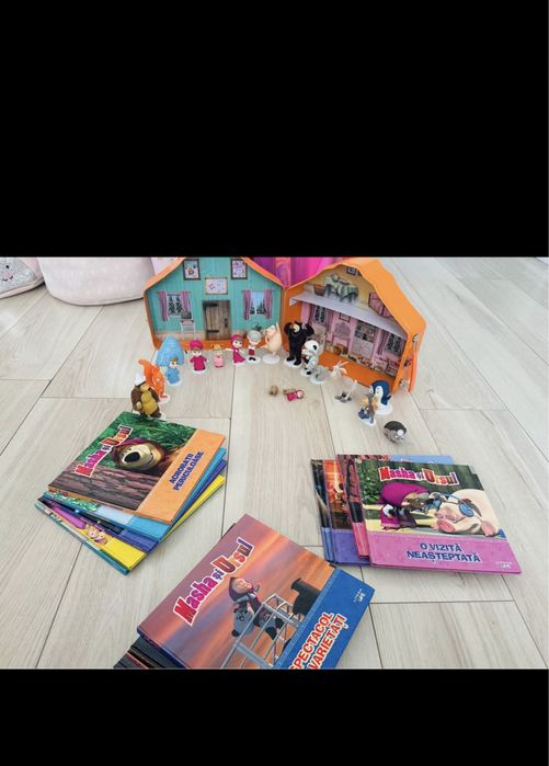 Casa metal masha si ursul,  cu 14 carti si figurine