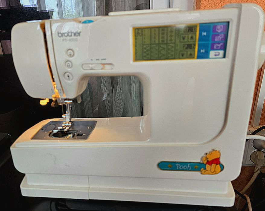Masina de brodat Brother PE-400D Disney iPooh functionala dar incompleta