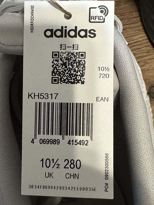Продам оригинальные кроссовки adidas