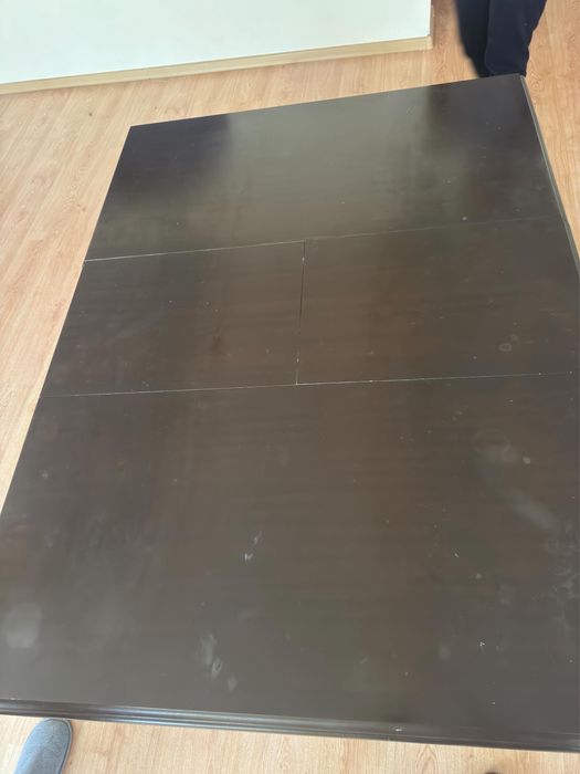 Дървена холна маса